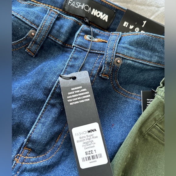 Fashion Nova NWT Skinny Jeans Size 0/1 - Picture 3 of 9